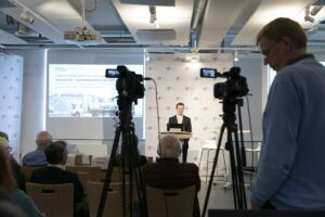 Wasserstoff: Handlungsbedarf und Chancen Referentinnen und Referenten: Prof. Dr. Joachim Hornegger, Friedrich-Alexander-Universität Erlangen-Nürnberg, Prof. Dr. Veronika Grimm, Friedrich-Alexander-Universität Erlangen-Nürnberg
