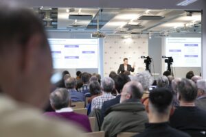 Wasserstoff: Handlungsbedarf und Chancen Referentinnen und Referenten: Prof. Dr. Joachim Hornegger, Friedrich-Alexander-Universität Erlangen-Nürnberg, Prof. Dr. Veronika Grimm, Friedrich-Alexander-Universität Erlangen-Nürnberg
