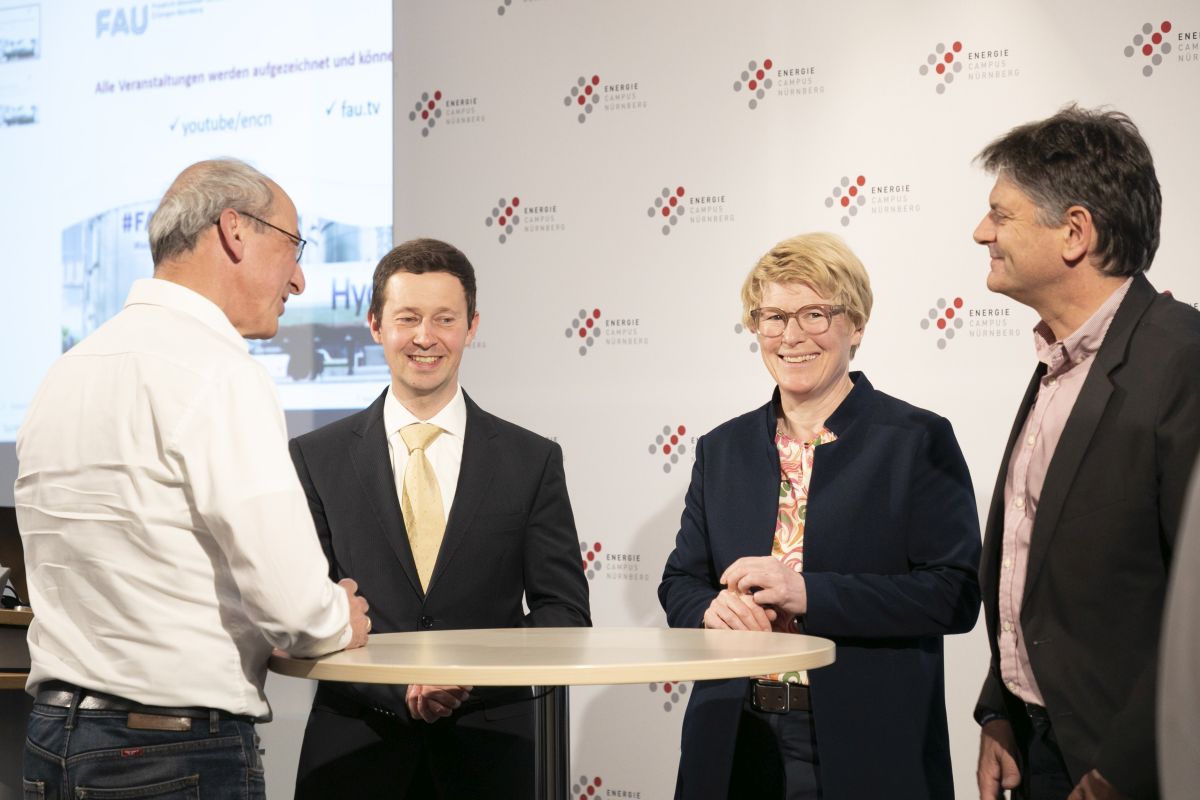 Wasserstoff: Handlungsbedarf und Chancen Referentinnen und Referenten: Prof. Dr. Joachim Hornegger, Friedrich-Alexander-Universität Erlangen-Nürnberg, Prof. Dr. Veronika Grimm, Friedrich-Alexander-Universität Erlangen-Nürnberg