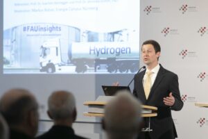 Wasserstoff: Handlungsbedarf und Chancen Referentinnen und Referenten: Prof. Dr. Joachim Hornegger, Friedrich-Alexander-Universität Erlangen-Nürnberg, Prof. Dr. Veronika Grimm, Friedrich-Alexander-Universität Erlangen-Nürnberg