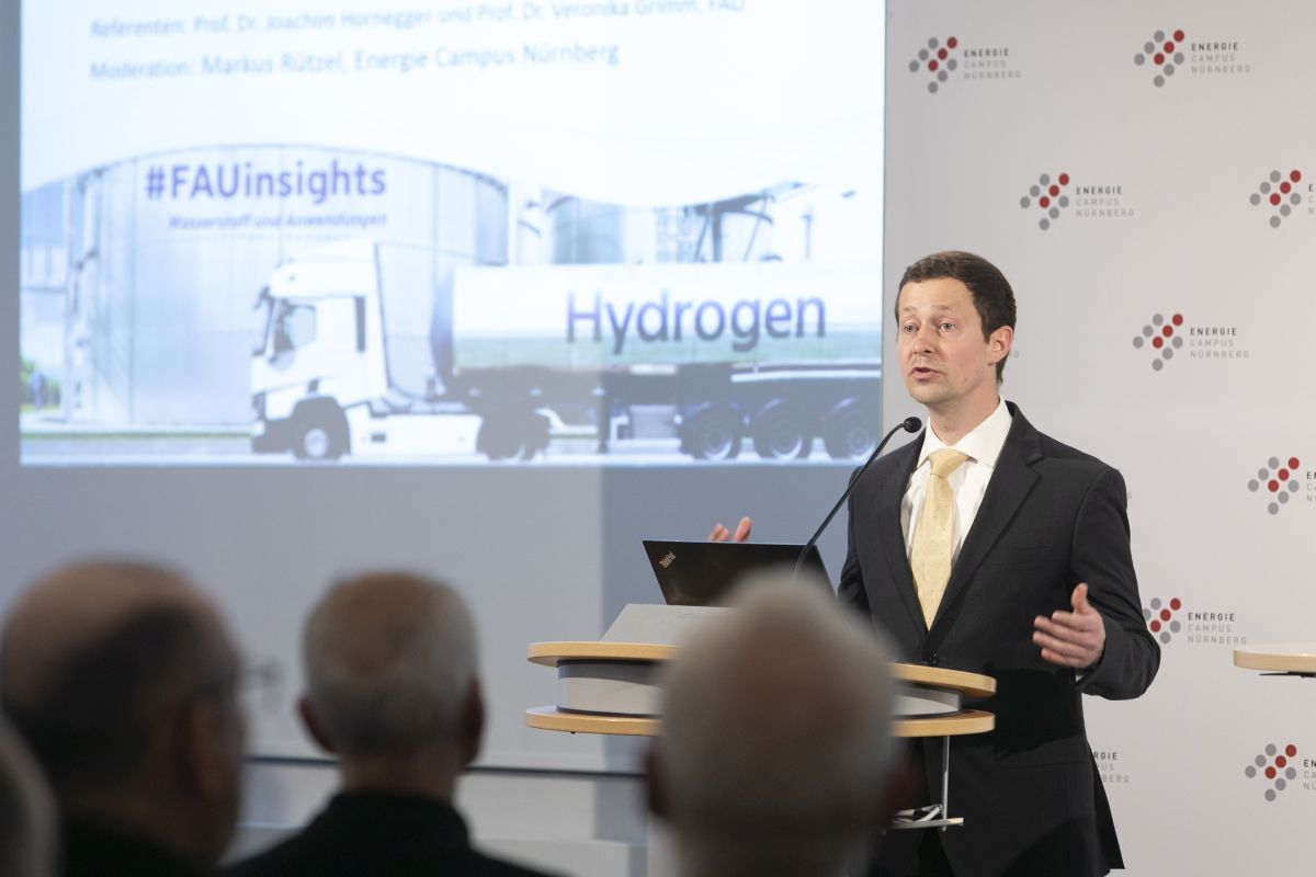 Wasserstoff: Handlungsbedarf und Chancen Referentinnen und Referenten: Prof. Dr. Joachim Hornegger, Friedrich-Alexander-Universität Erlangen-Nürnberg, Prof. Dr. Veronika Grimm, Friedrich-Alexander-Universität Erlangen-Nürnberg
